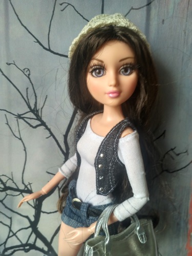 Кукла с красивыми глазами