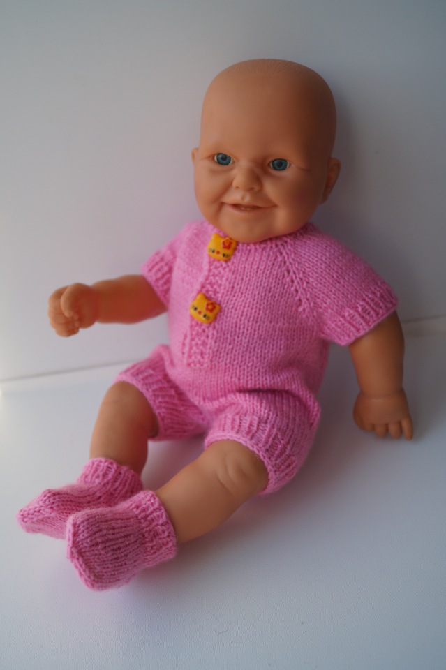 Вторая выписка ноября. Как поставить куклу на ножки, если их нет. Соединяю туловище и голову. У нас и пирамидки лечатся