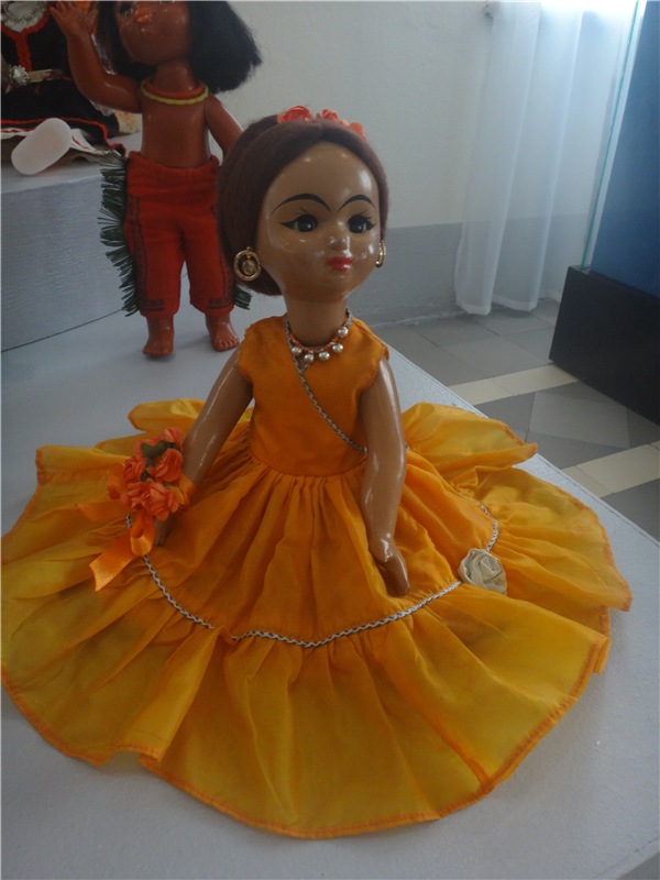 Выставка " Лабиринты кукольной жизни"