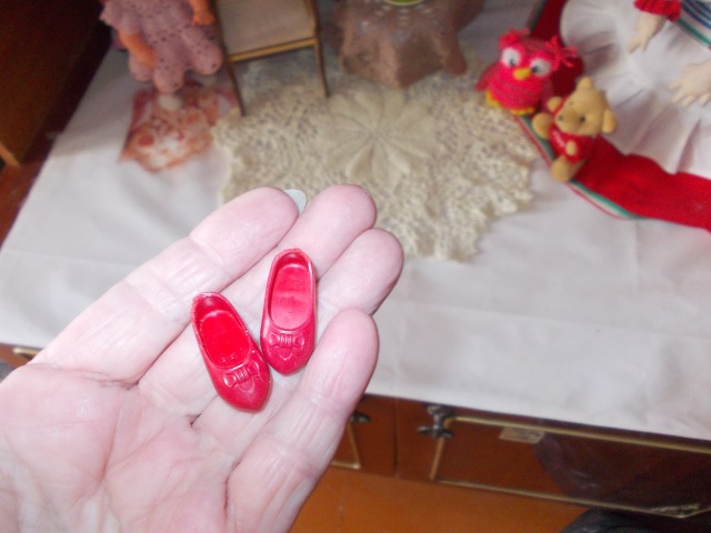 Мой подарок — Одежда и обувь для кукол своими руками: фото (фото 2)