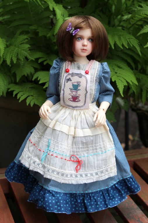 Розочка в образе Алисы. Домашнее видео