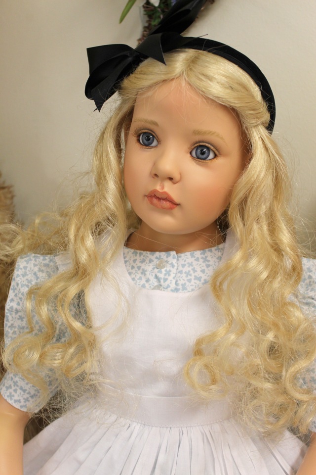 Встреча коллекционеров в магазине. Выбор кукол из новой коллекции Гюнзел. Часть первая - Алиса. ОПРОСНИК