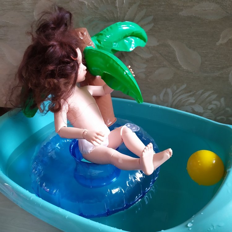 Как мы догоняли лето или примерка кругов для бассейна моей Боночкой