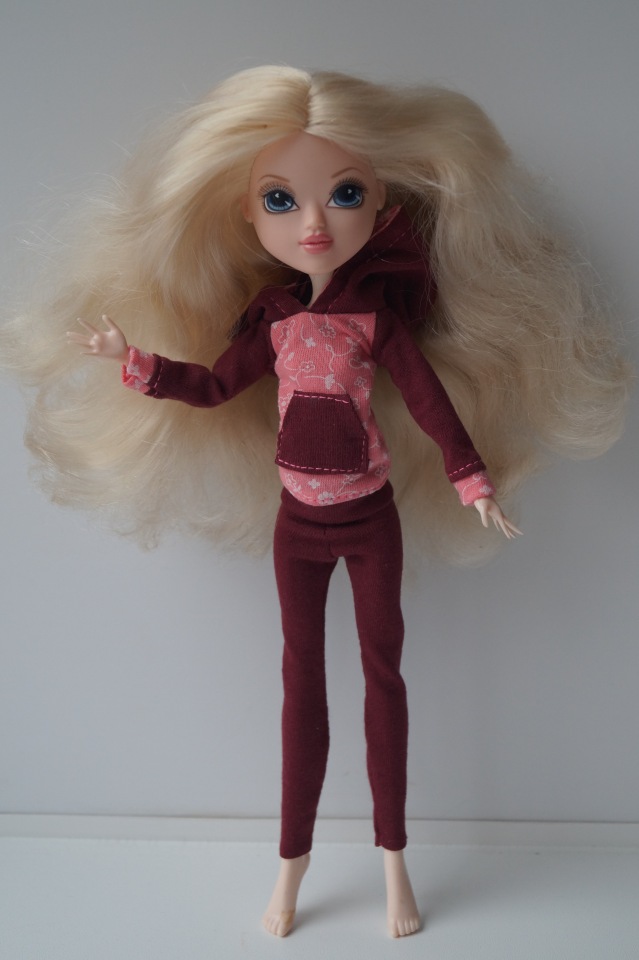 Вторая выписка ноября. Как поставить куклу на ножки, если их нет. Соединяю туловище и голову. У нас и пирамидки лечатся