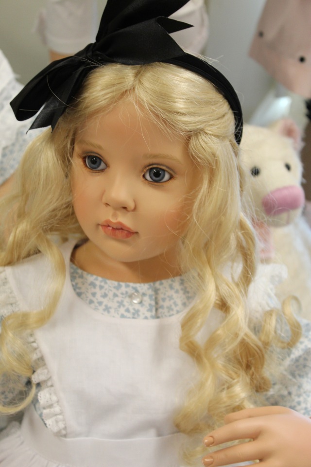 Встреча коллекционеров в магазине. Выбор кукол из новой коллекции Гюнзел. Часть первая - Алиса. ОПРОСНИК