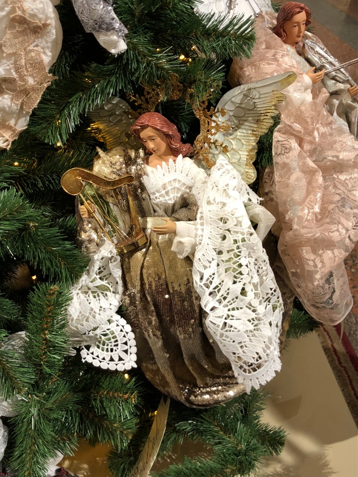 Москва предновогодняя... выставка новогодних елок в ГУМе - очень красиво