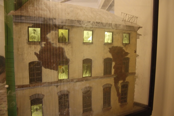 Петербург. Прогулка по крышам. Котокафе. Старые слайды