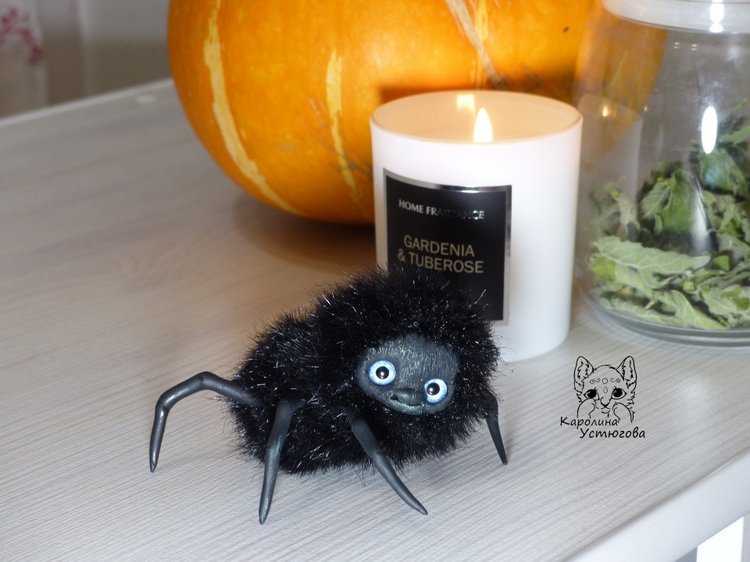 Halloween и маленькие паучки