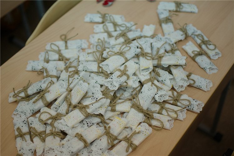 "...мир черно-белый весь разрисуют чудаки!"