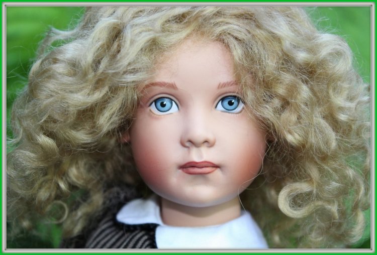 Sonja гуляет в саду. Коллекционная кукла от Helen Kish