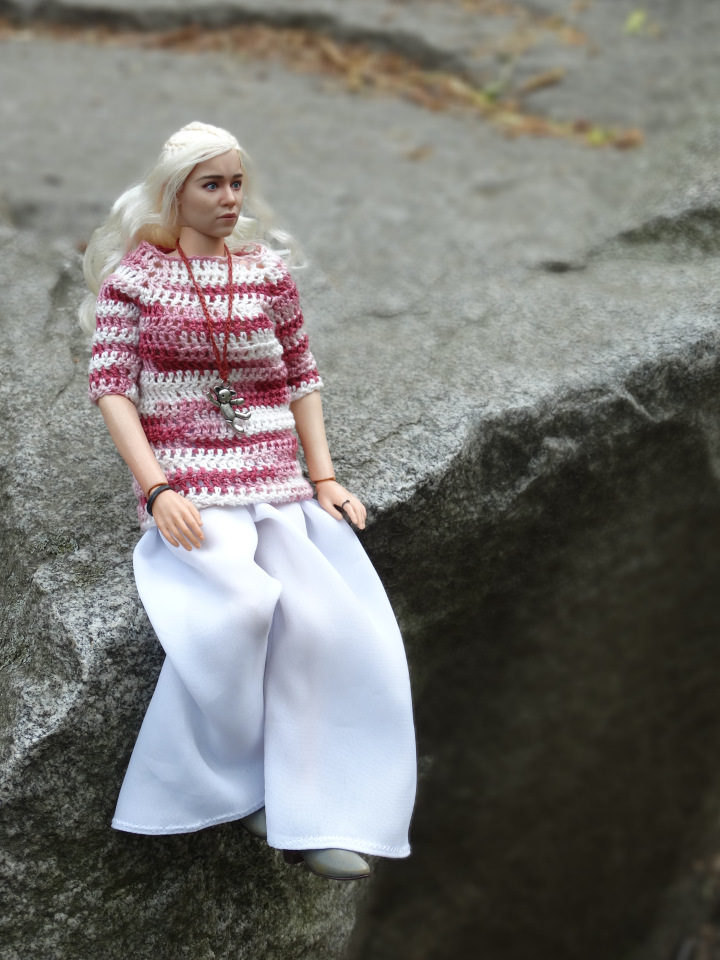 Совсем другой стиль для Дэни. Экшен-кукла Daenerys от ThreeZero (фото 9)