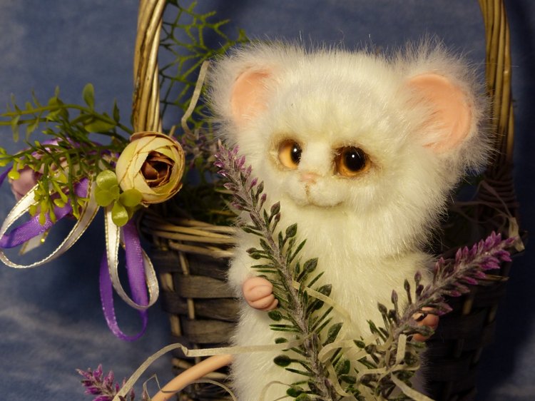 Мышонок Белый Пух — Игрушки в смешанной технике (мех и глина): Арт (фото 2)