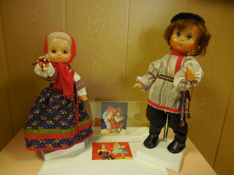 "Девки, жонки и кукольные наряжонки"