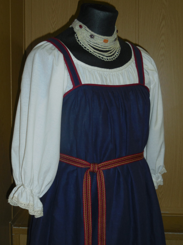 "Девки, жонки и кукольные наряжонки"