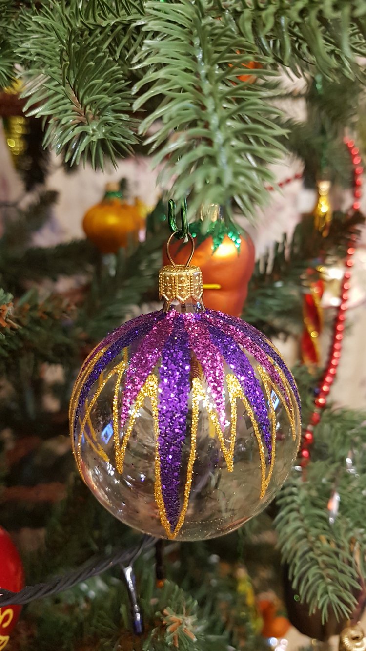 В степи родилась ёлочка, в жару она росла