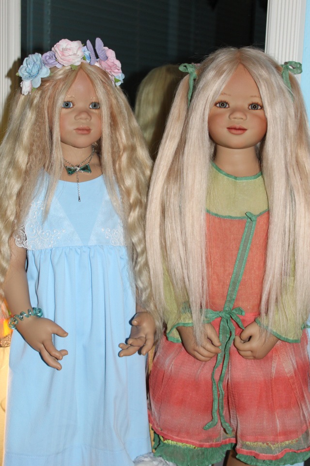 Две блистательные блондиночки, Нандини и Сарай