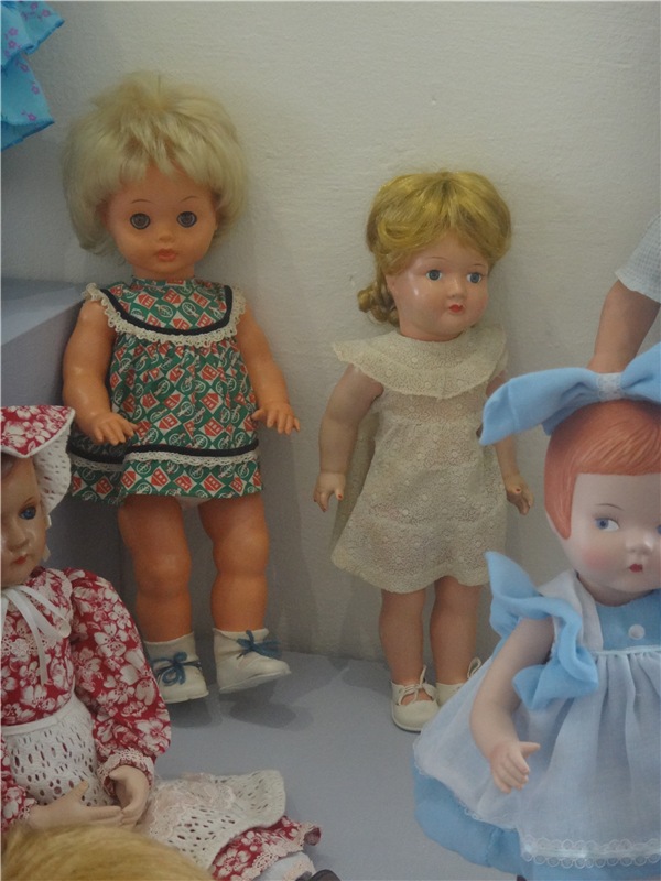 Выставка " Лабиринты кукольной жизни"