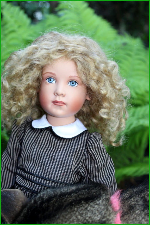 Sonja гуляет в саду. Коллекционная кукла от Helen Kish