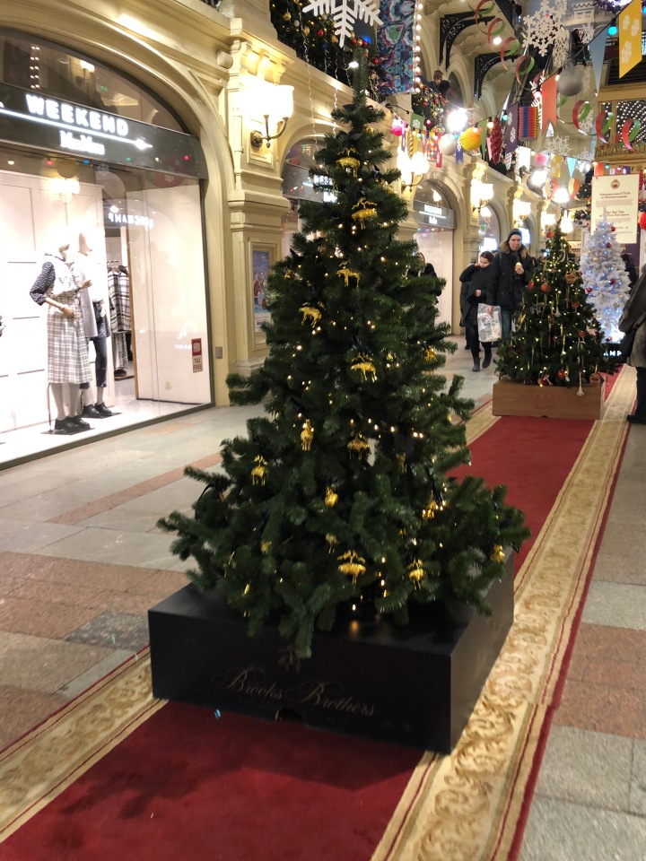 Москва предновогодняя... выставка новогодних елок в ГУМе - очень красиво