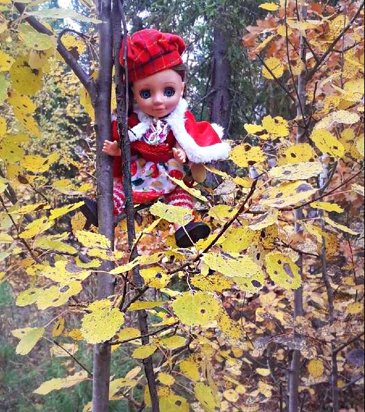 Ася и Ванюша машут ручками вслед Осени (фото 7)