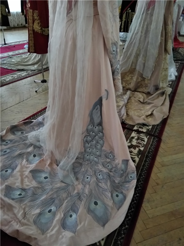 Выставка костюмов к фильму " Матильда"