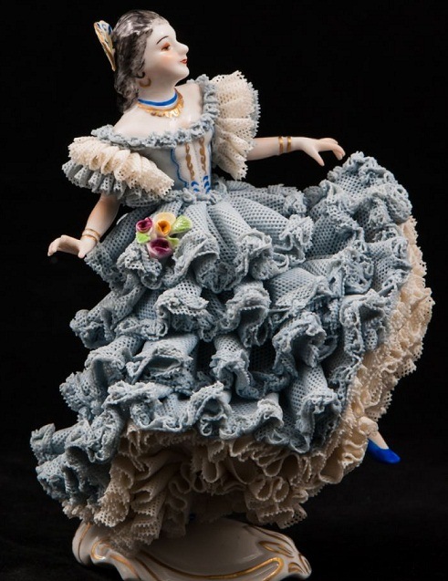 Дрезденские «кружевницы»: В чём секрет фарфоровых статуэток, которые словно одеты в изящные наряды