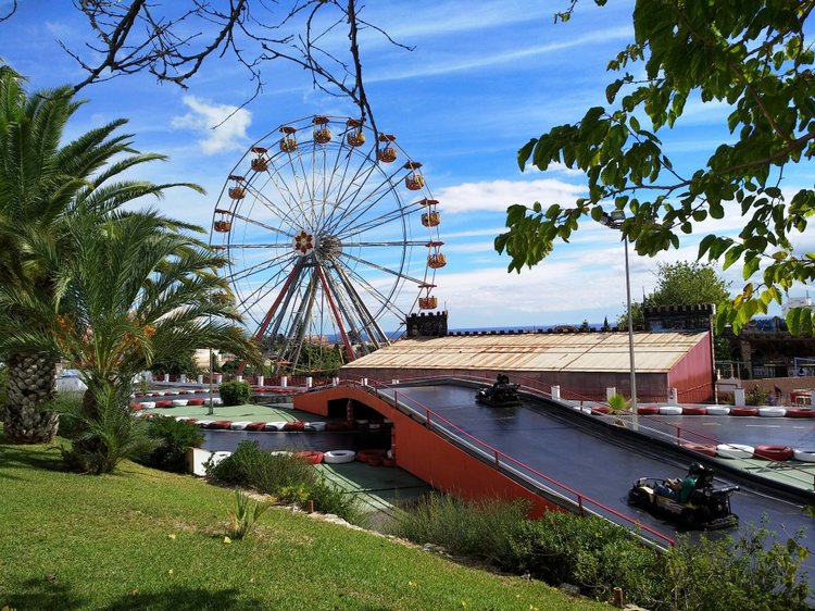 Тайна моего имени. Часть девятая. Испания, Бенальмадена, Парк Тиволи. Лесли путает все планы