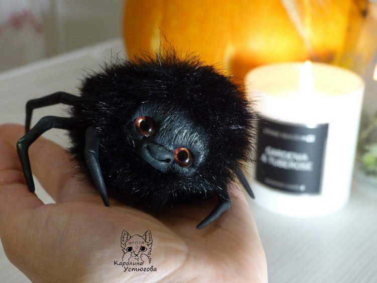 Halloween и маленькие паучки