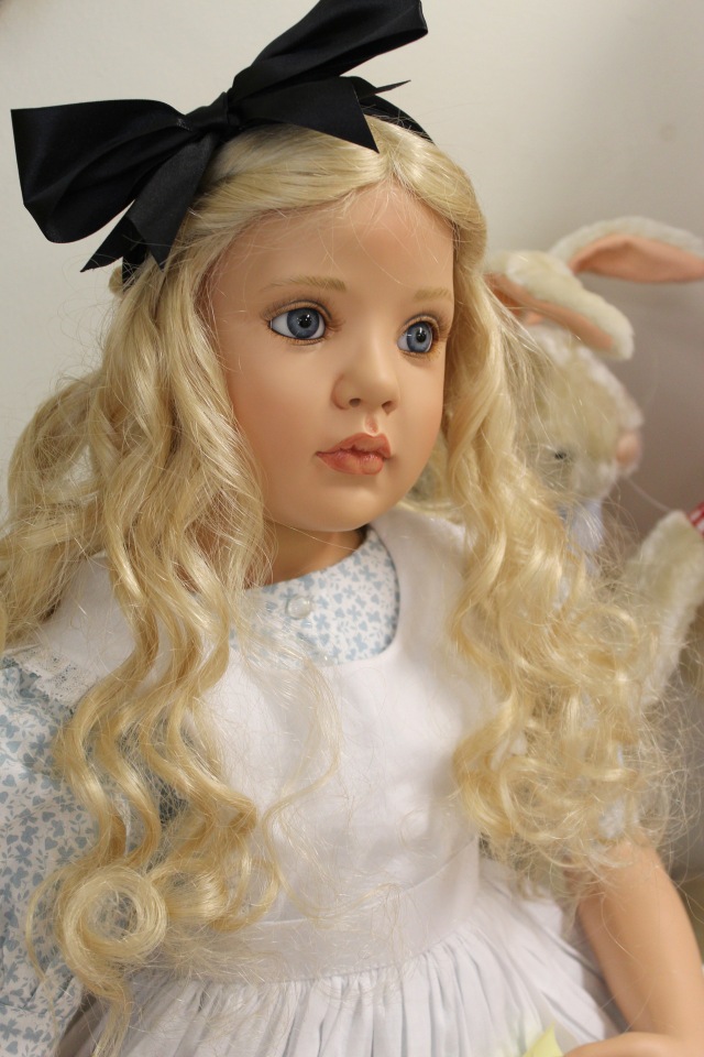 Встреча коллекционеров в магазине. Выбор кукол из новой коллекции Гюнзел. Часть первая - Алиса. ОПРОСНИК