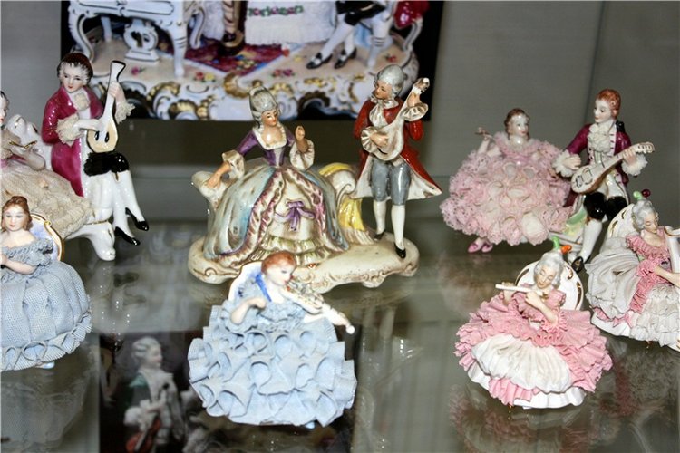 Выставка "Хрупкий мир фарфора", Старицкий краеведческий музей