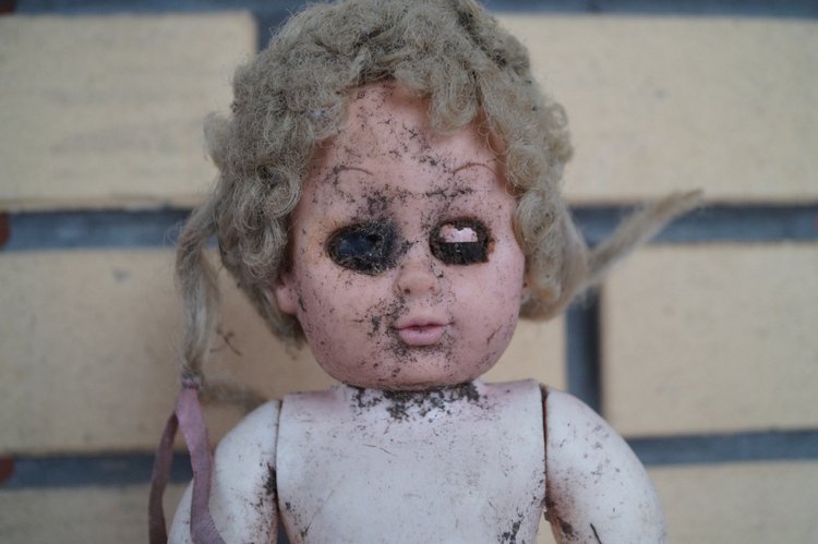 Вторая выписка октября. Машенька здорова. Кукла из лужи стала милашкой. Коровка замычала. Как поставить Лолочку на ножки,