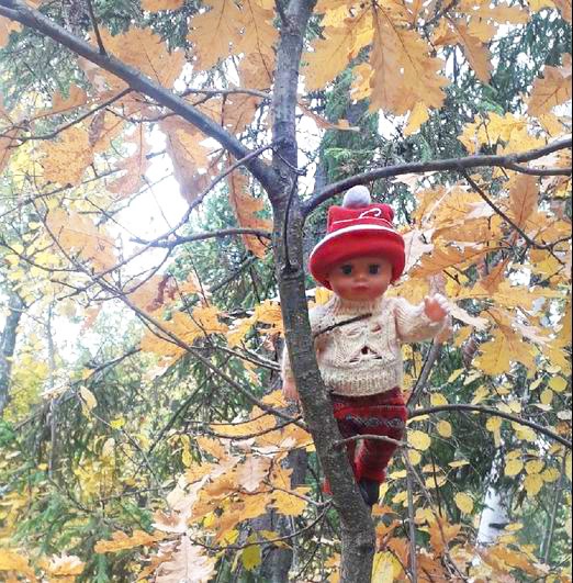 Ася и Ванюша машут ручками вслед Осени (фото 3)