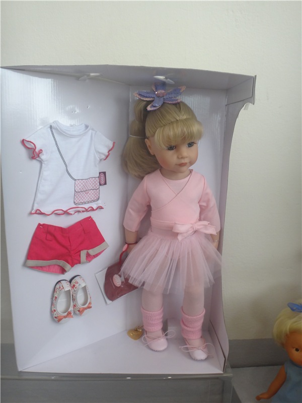 Выставка " Лабиринты кукольной жизни"