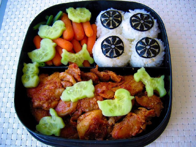 Слепила из того, что было. Кукольная еда из самозастывайки. Бенто