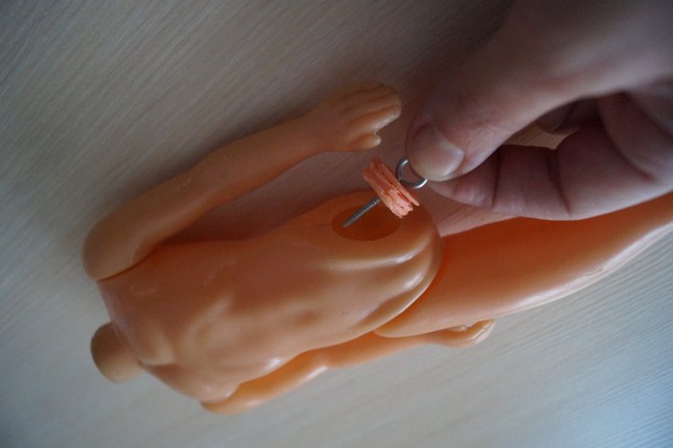 Третья выписка декабря. Ещё одна ёлочка здорова! Как починить шейное крепление кукломужчины (мои ошибки и способы их