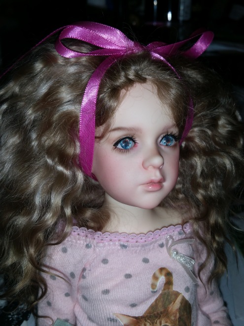 В поисках образа. Розочка примеряет парички. Опросник