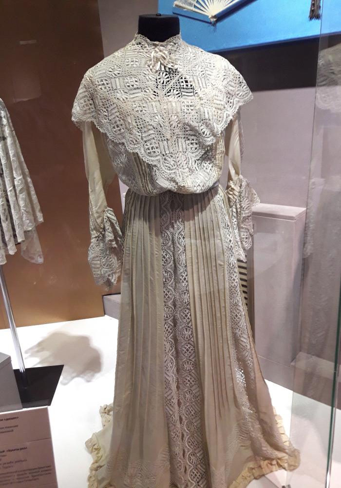 Выставка "Узоры свадьбы кружевной". Зал 2 | Бэйбики Выставка "Узоры свадьбы кружевной". Зал 2