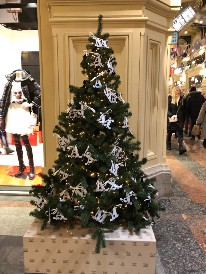 Москва предновогодняя... выставка новогодних елок в ГУМе - очень красиво