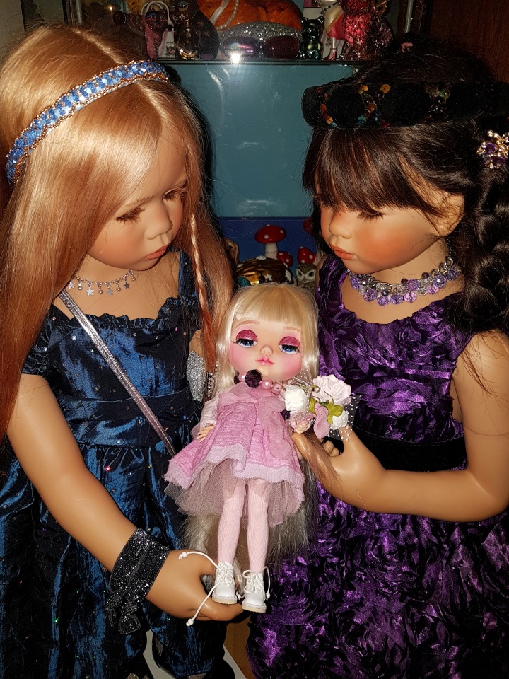 Наши куклы играют в куклы! Как Анна Лу и Лилит играли с Блайз и другими игрушками