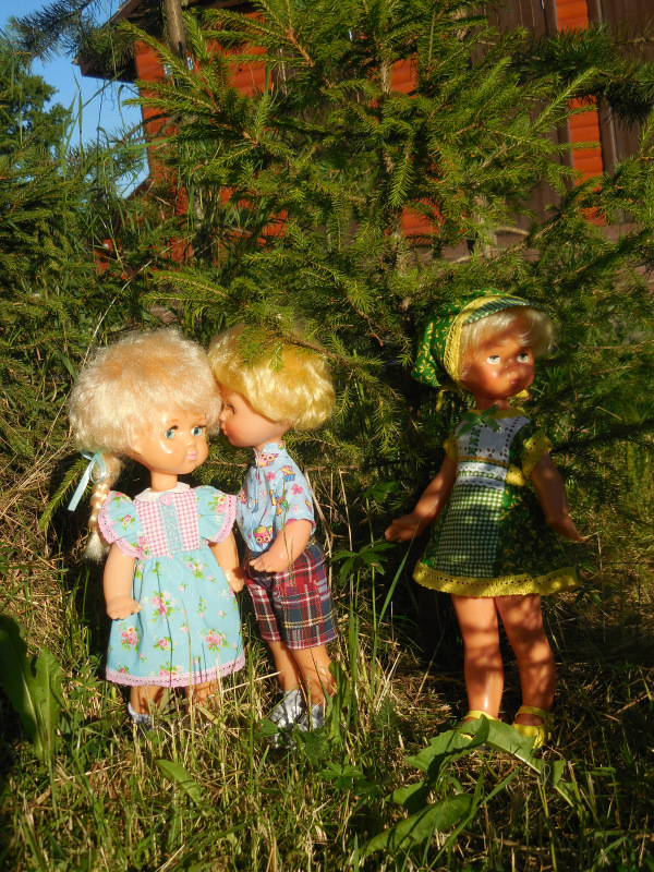 Маленькая история в картинках про друзей или мой не богатый опыт рисовок и пошива одежды для советских кукол (фото 9)