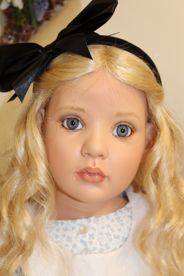 Встреча коллекционеров в магазине. Выбор кукол из новой коллекции Гюнзел. Часть первая - Алиса. ОПРОСНИК