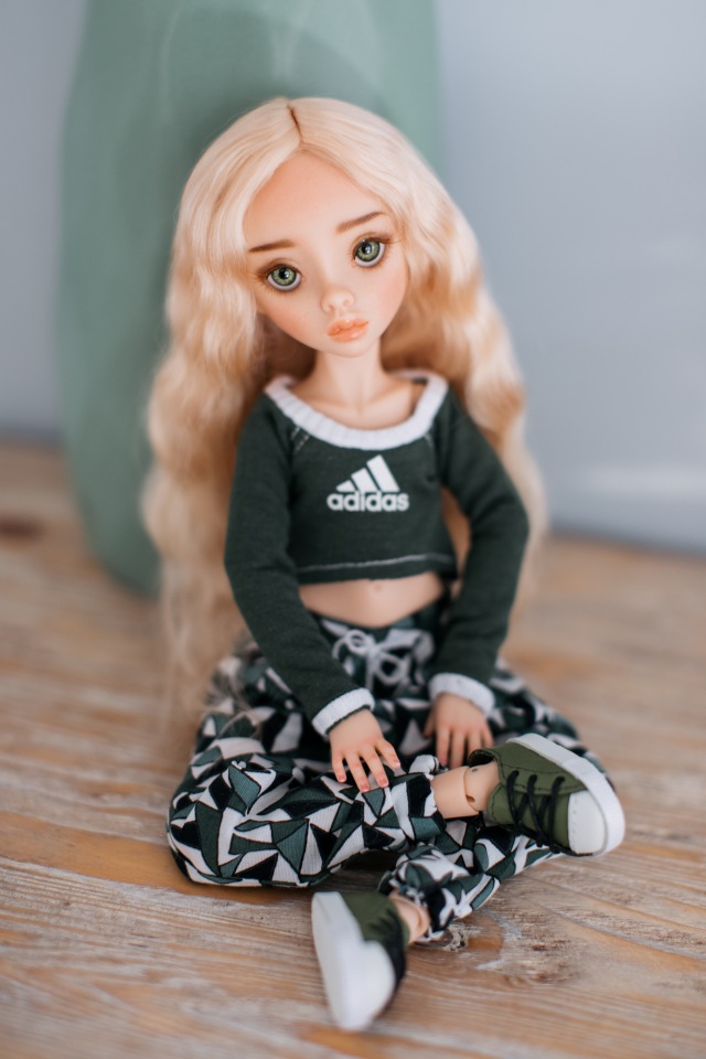 Эмили собрались на Весенний бал кукол