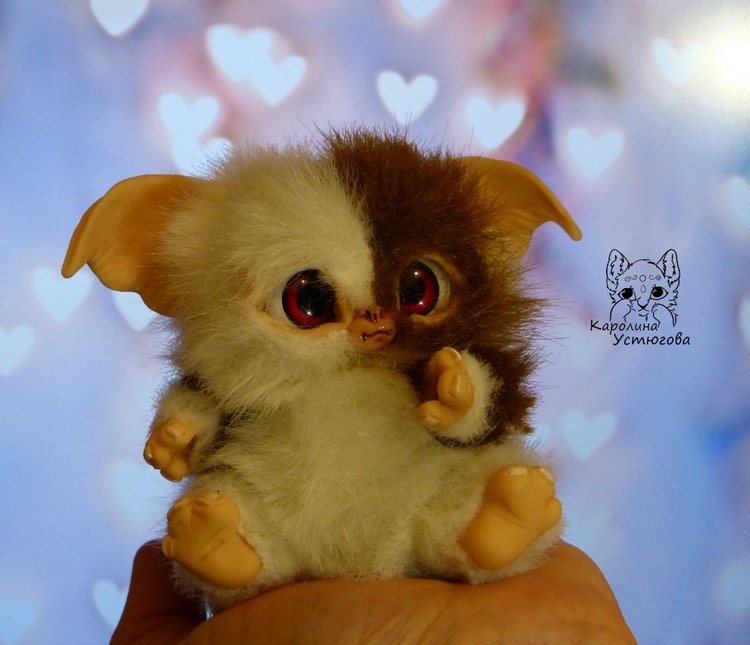 Могвайчик Гизмо в комбинезоне