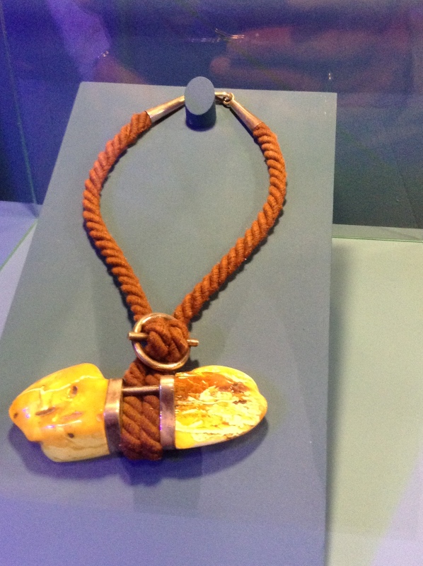 Милая сердцу Божедомка. "Парк янтарного периода". ч.6. (Продолжение). Изделия и украшения из янтаря