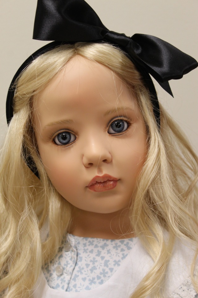 Встреча коллекционеров в магазине. Выбор кукол из новой коллекции Гюнзел. Часть первая - Алиса. ОПРОСНИК