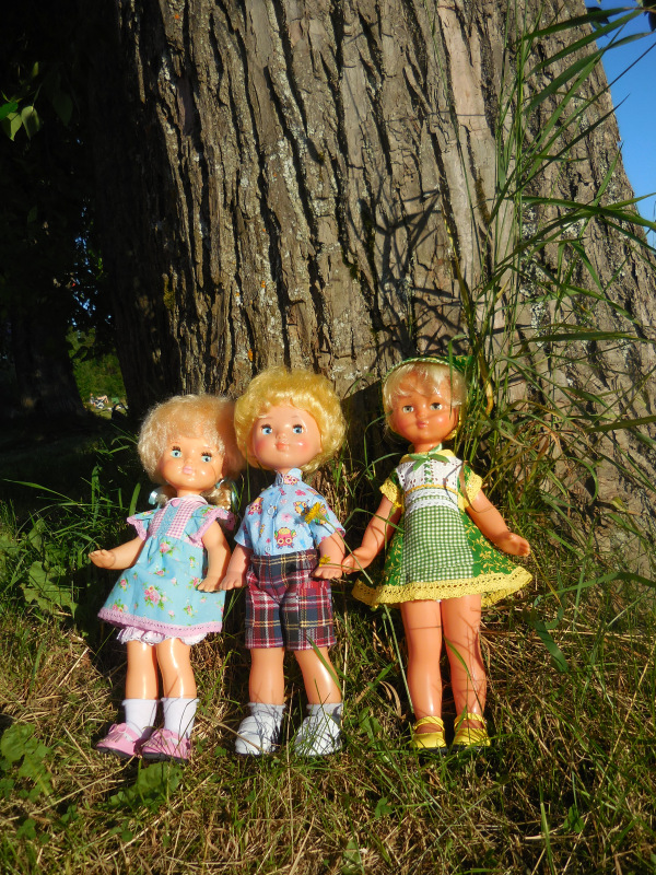 Маленькая история в картинках про друзей или мой не богатый опыт рисовок и пошива одежды для советских кукол