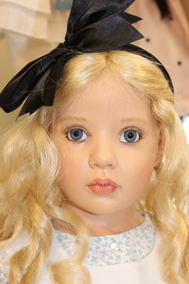 Встреча коллекционеров в магазине. Выбор кукол из новой коллекции Гюнзел. Часть первая - Алиса. ОПРОСНИК