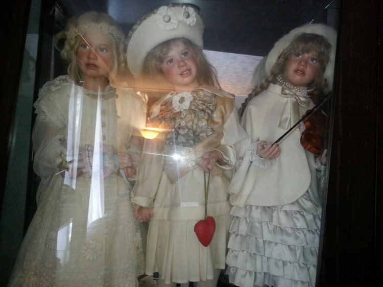 История о том, как я поставила кукол в витрину. Проект "За стеклом"