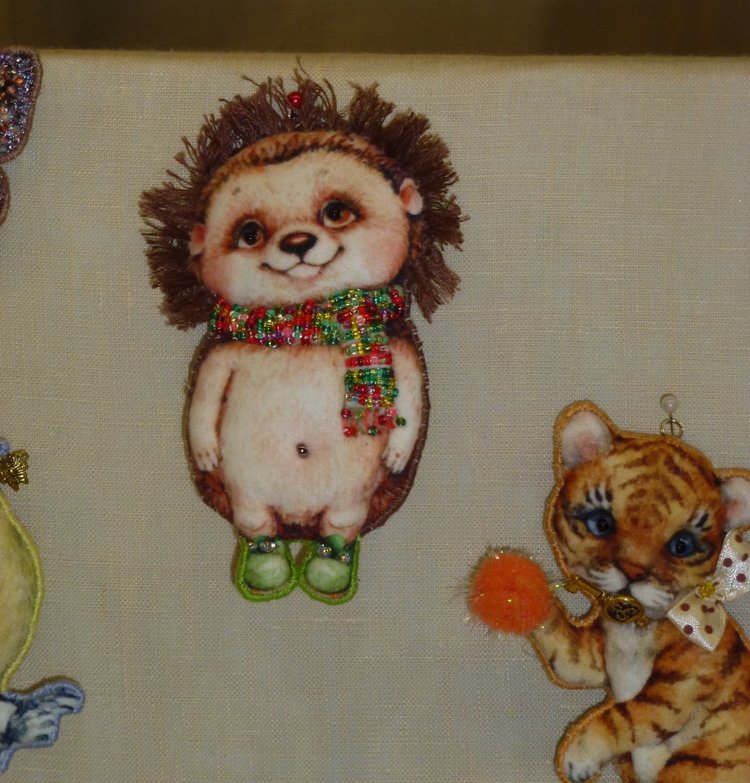 X Юбилейная выставка - Искусство Куклы (Гостиный Двор - 2019) - ЁЖИКИ и СОВУШКИ (фото 6)