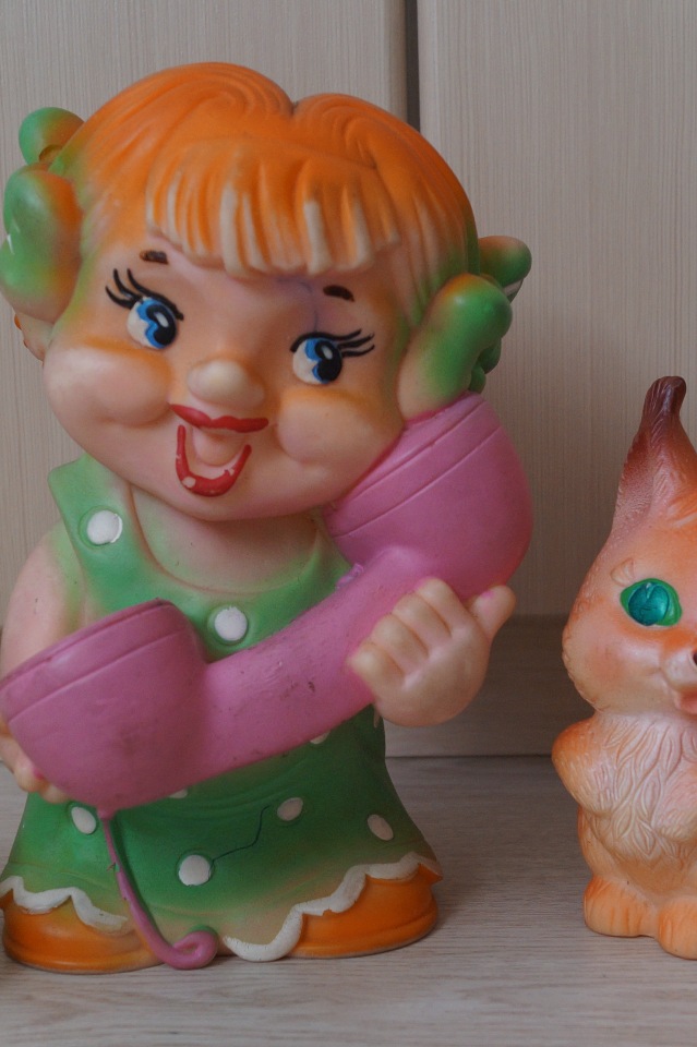 Вторая выписка октября. Машенька здорова. Кукла из лужи стала милашкой. Коровка замычала. Как поставить Лолочку на ножки,